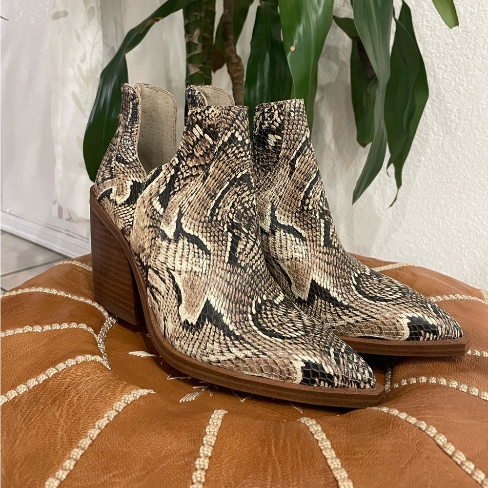 Vince Camuto Women's Gannilla Leather Western Booties | Size 6